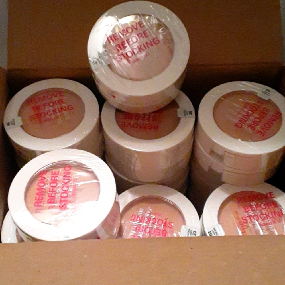 Skin cleaning mineral powder